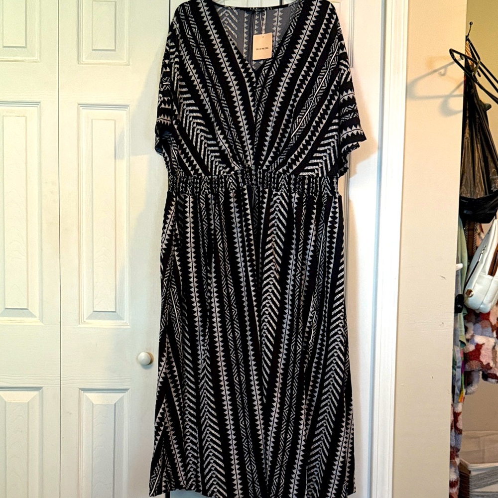 BloomChic Black and White Maxi Dress